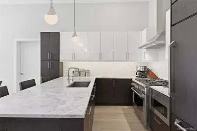 100 Garvies Point Road #1025, Glen Cove, NY 11542 - Photo 10