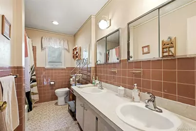 19 Duke Place, Glen Cove, NY 11542 - Photo 26