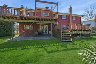 19 Duke Pl, Glen Cove, NY 11542 - Photo 36