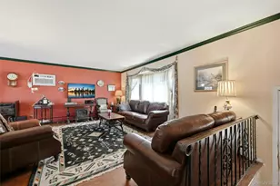 19 Duke Pl, Glen Cove, NY 11542 - Photo 8