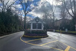 389 Clubhouse Ct, Coram, NY 11727 - Photo 16