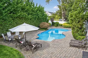 9 St Lawrence Pl, Jericho, NY 11753 - Photo 2