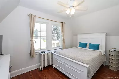 60 Roosevelt Avenue, Glen Head, NY 11545 - Photo 16