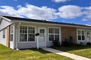 273 Berwick Ct, Ridge, NY 11961 - Photo 2