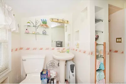 75 Beebe Avenue, Hempstead, NY 11550 - Photo 16