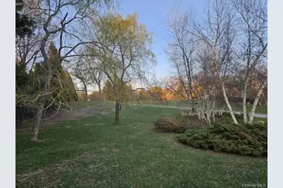 9 Locust Woods Drive, Shelter Island, NY 11964 - Photo 2