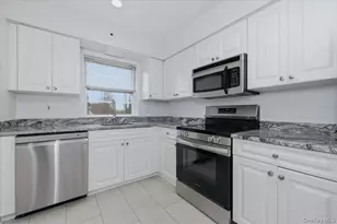 98 Nassau Rd, Huntington, NY 11743 - Photo 10