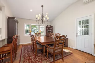 84 Earl St, Westbury, NY 11590 - Photo 8