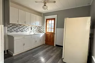 9 Elizabeth St, Port Jervis, NY 12771 - Photo 2