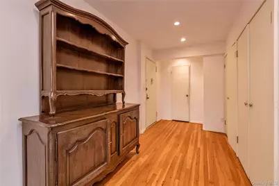 30 Stoner Avenue #3O, Great Neck, NY 11021 - Photo 6