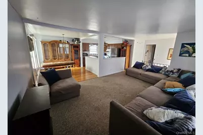 5 Ireland Place, Copiague, NY 11726 - Photo 2