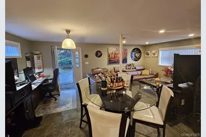 5 Ireland Place, Copiague, NY 11726 - Photo 4