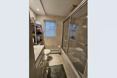 5 Ireland Place, Copiague, NY 11726 - Photo 12
