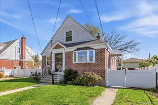 132 Wardwell Rd, Mineola, NY 11501 - Photo 2