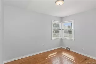 132 Wardwell Rd, Mineola, NY 11501 - Photo 14