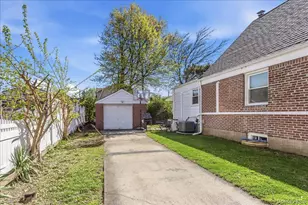 132 Wardwell Rd, Mineola, NY 11501 - Photo 26