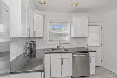 132 Wardwell Road, Mineola, NY 11501 - Photo 10