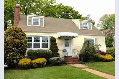 8 Garden Place, Merrick, NY 11566 - Photo 2