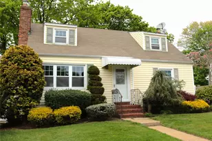 8 Garden Pl, Merrick, NY 11566 - Photo 2