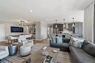 22302 Aspenwood Drive #22302, Plainview, NY 11803 - Photo 6