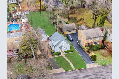 1760 Slocum Street, Hewlett, NY 11557 - Photo 32