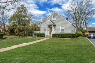 1760 Slocum St, Hewlett, NY 11557 - Photo 2