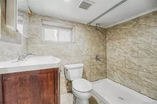 11 Baker Hill Rd, Great Neck, NY 11023 - Photo 24