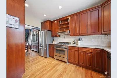 20 E Main Street, Huntington, NY 11743 - Photo 6