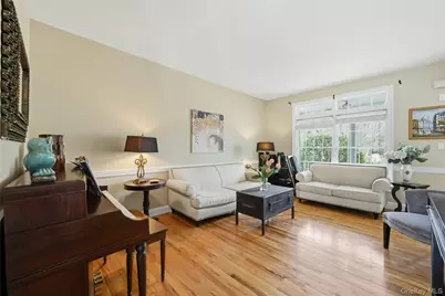 20 E Main Street, Huntington, NY 11743 - Photo 4