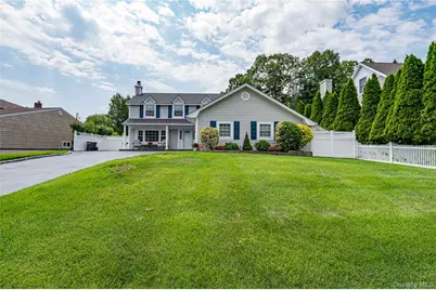 16 Sussex Lane, Lake Grove, NY 11755 - Photo 4