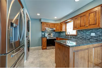 16 Sussex Lane, Lake Grove, NY 11755 - Photo 12