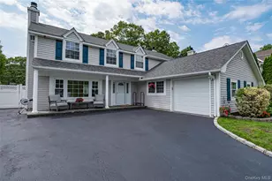 16 Sussex Ln, Lake Grove, NY 11755 - Photo 2