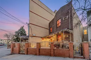 1557 Glover St, Bronx, NY 10462 - Photo 32