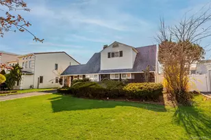 34 Link Ln, Hicksville, NY 11801 - Photo 2