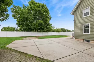 401 Ocean Ave, Malverne, NY 11565 - Photo 32