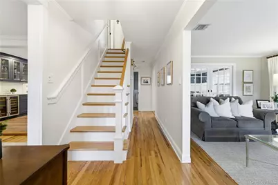 334 Raymond Street, Rockville Centre, NY 11570 - Photo 4