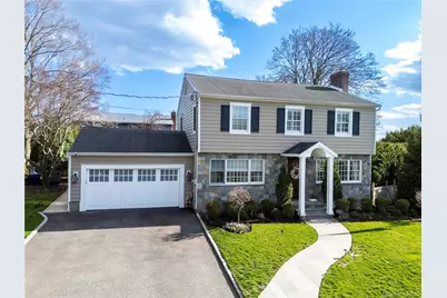 334 Raymond Street, Rockville Centre, NY 11570 - Photo 2