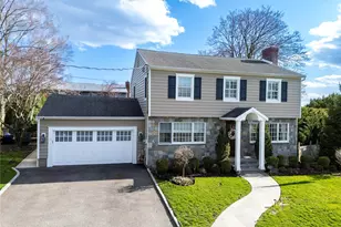 334 Raymond St, Rockville Centre, NY 11570 - Photo 2