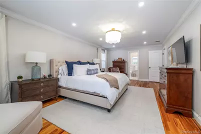 334 Raymond Street, Rockville Centre, NY 11570 - Photo 18