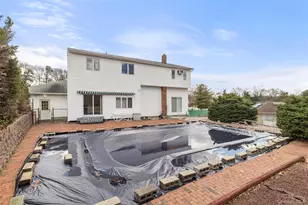 69 Amsterdam Rd, Smithtown, NY 11787 - Photo 22