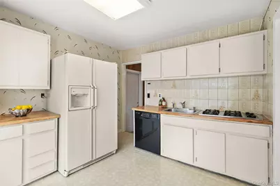 69 Amsterdam Road, Smithtown, NY 11787 - Photo 8