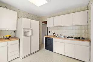 69 Amsterdam Rd, Smithtown, NY 11787 - Photo 8