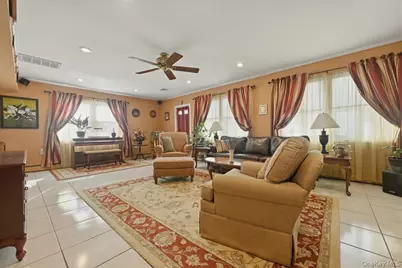 12 Woodgreen Lane, Wantagh, NY 11793 - Photo 12