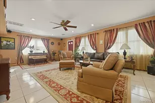 12 Woodgreen Ln, Wantagh, NY 11793 - Photo 12