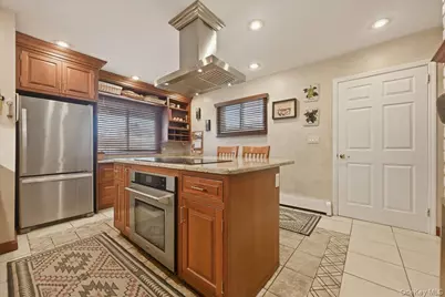 12 Woodgreen Lane, Wantagh, NY 11793 - Photo 6