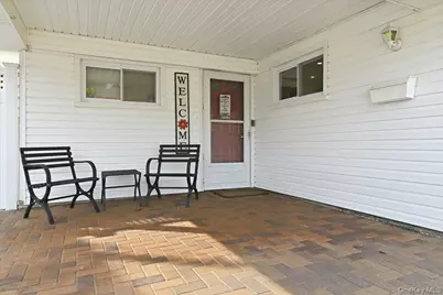 12 Woodgreen Lane, Wantagh, NY 11793 - Photo 4