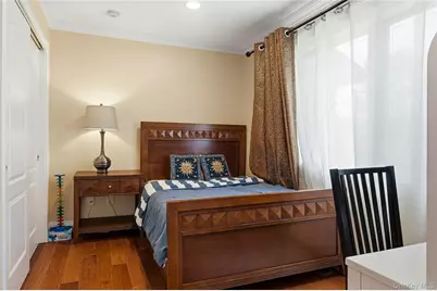 18 Aldgate Drive W, Manhasset, NY 11030 - Photo 20