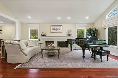 18 Aldgate Drive W, Manhasset, NY 11030 - Photo 1