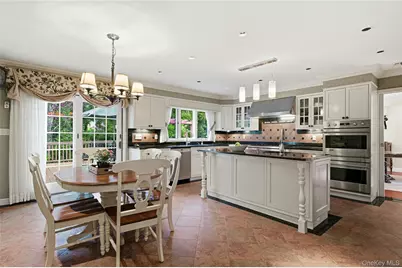 18 Aldgate Drive W, Manhasset, NY 11030 - Photo 14