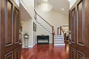 18 Aldgate Dr W, Manhasset, NY 11030 - Photo 2